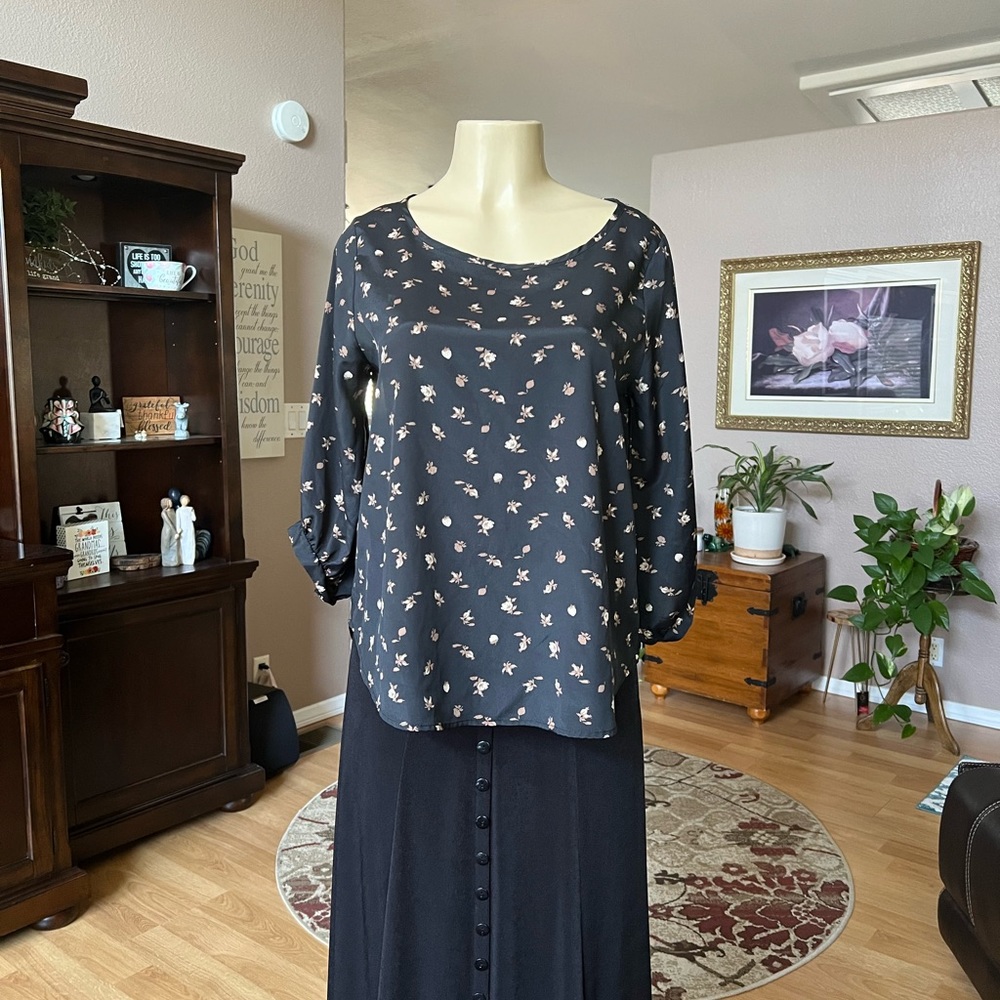 2 hearts black & gold 3/4 sleeves blouse-size L